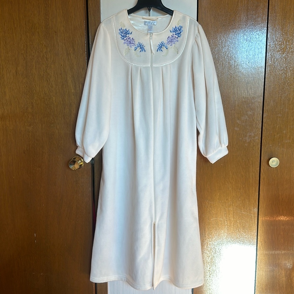 Erica Taylor Intimates Size Petite Large